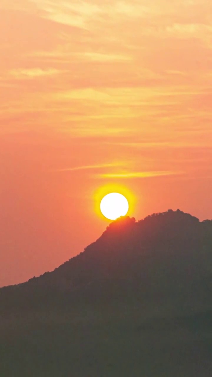 日出东山山坳视频素材