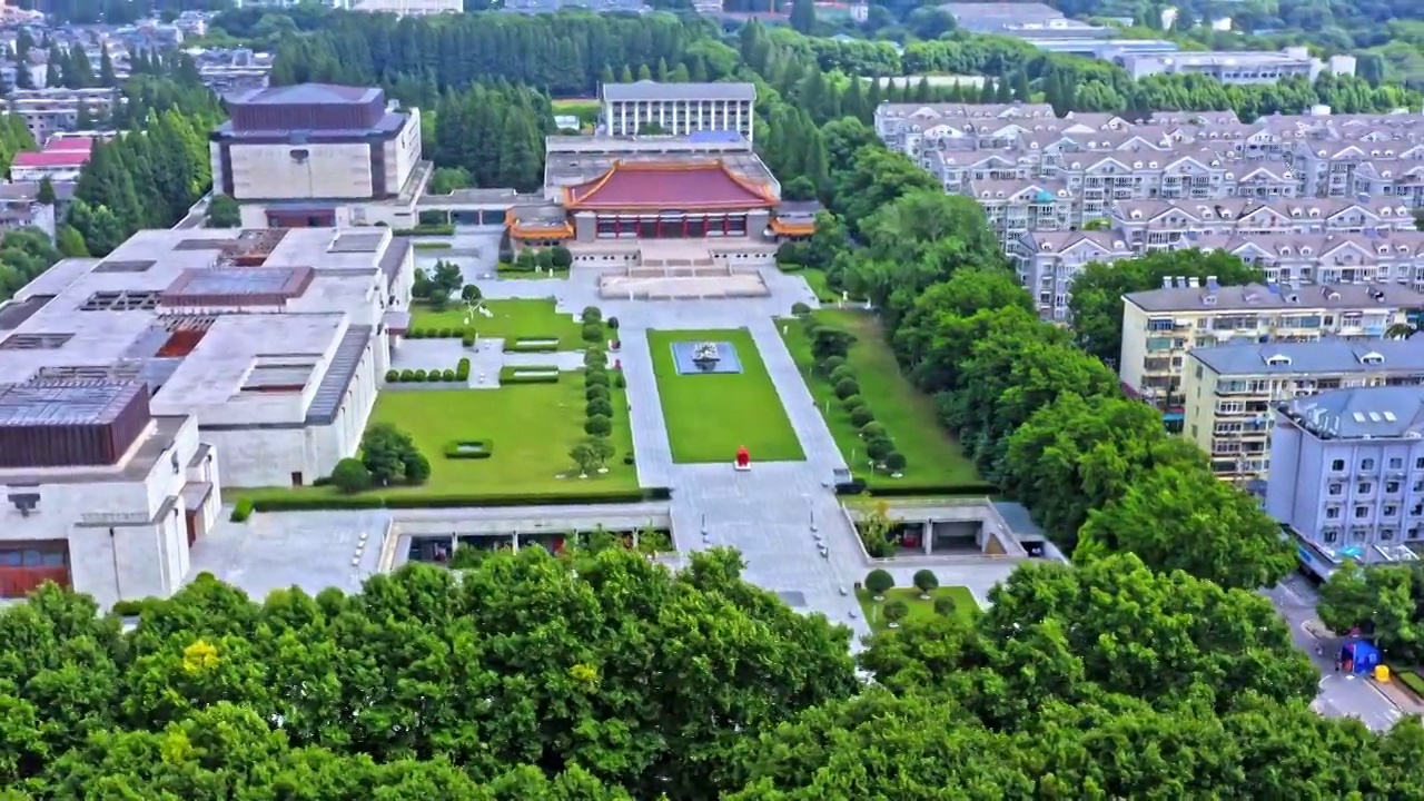 夏天南京博物院带树前景左环绕视频素材