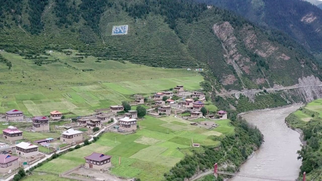 川西北部峡谷风光视频素材