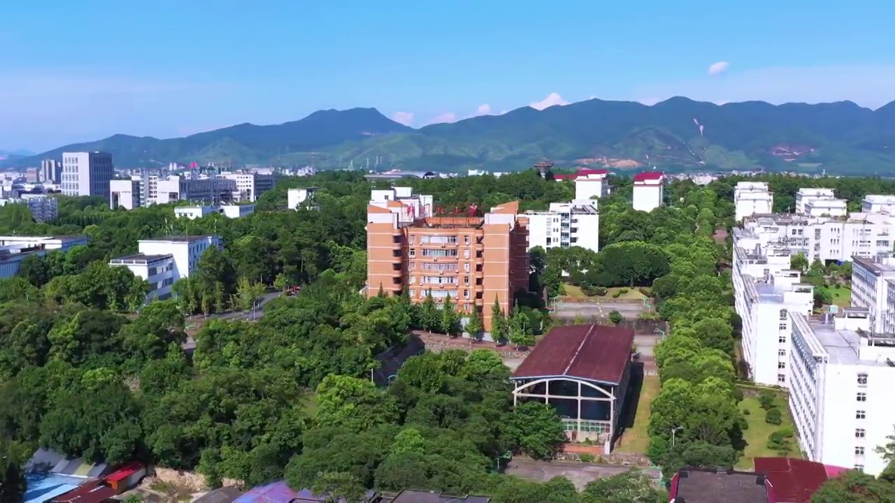 航拍井冈山大学第五教学楼视频素材