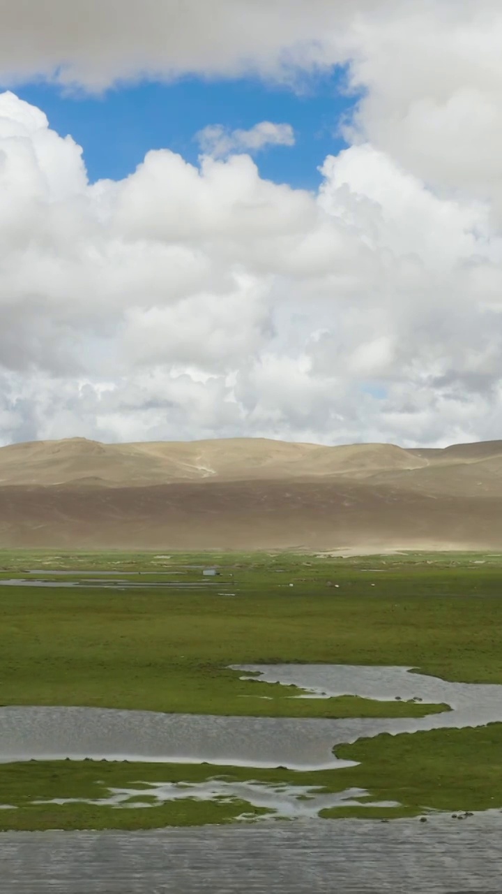 航拍西藏阿里地区219国道和高原地貌视频素材