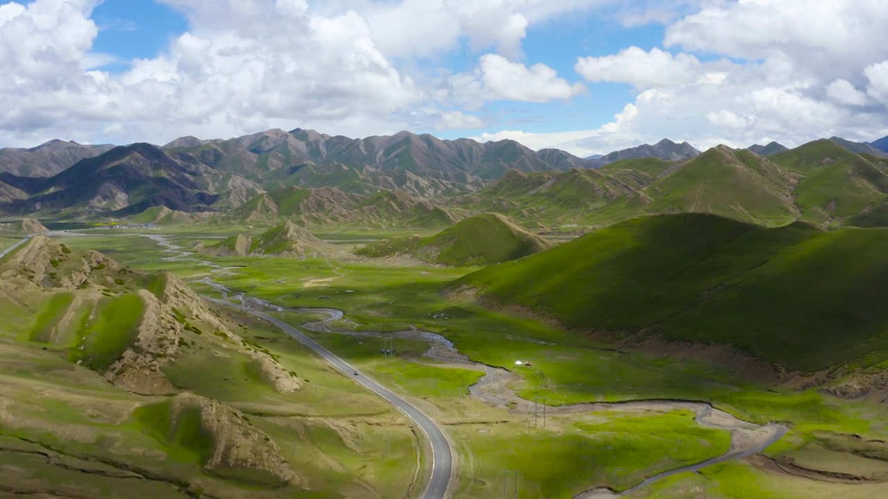 航拍西藏阿里地区219国道和高原地貌视频素材