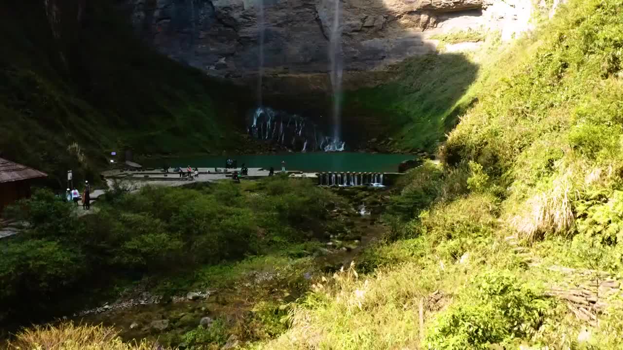 航拍湖南湘西矮寨德夯景区流纱瀑布视频素材