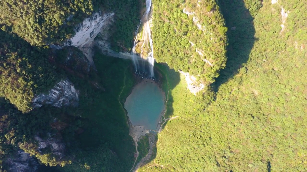 航拍湖南湘西矮寨德夯景区流纱瀑布视频素材