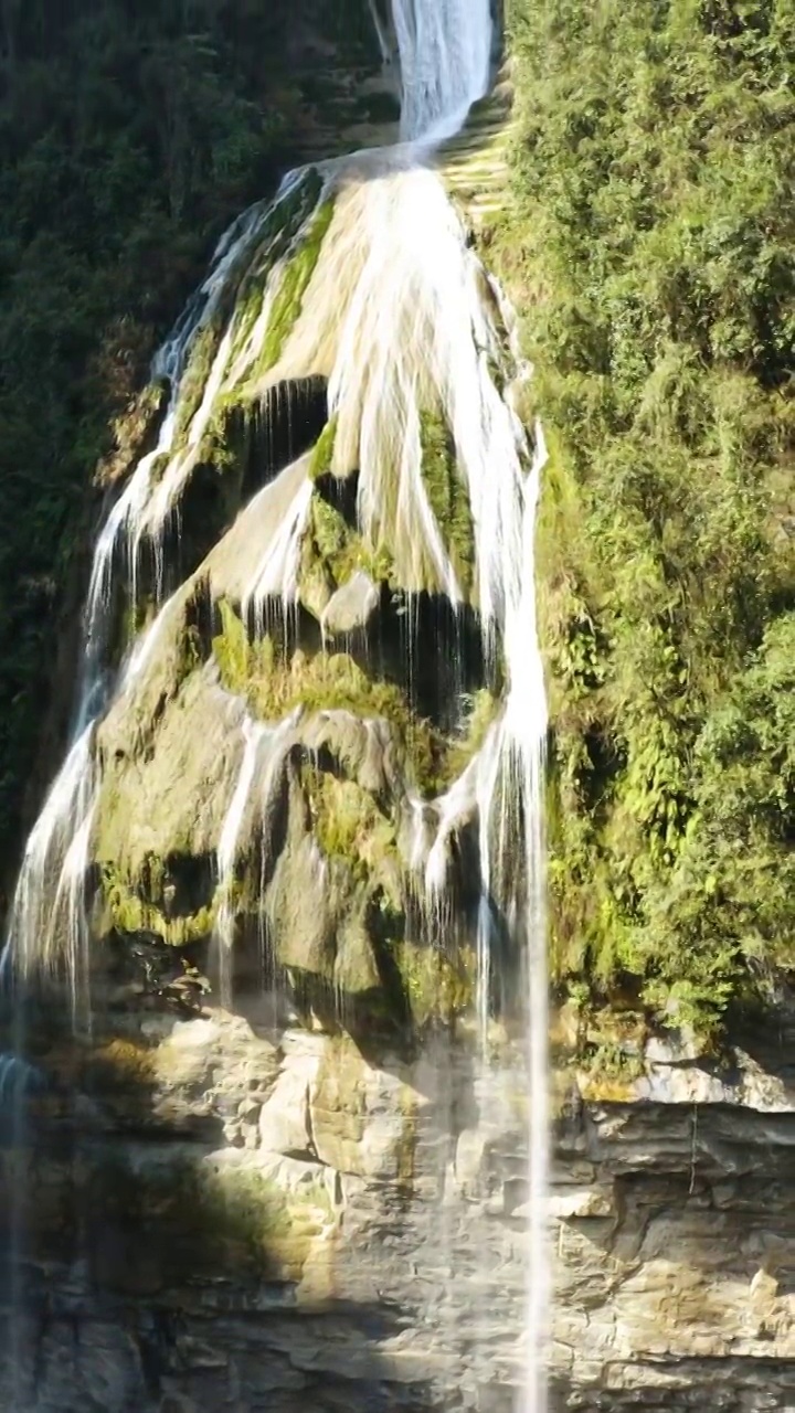 航拍湖南湘西矮寨德夯景区流纱瀑布视频素材