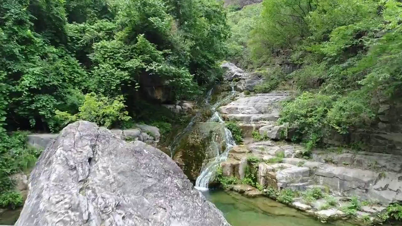 峡谷红石峡溪流视频素材