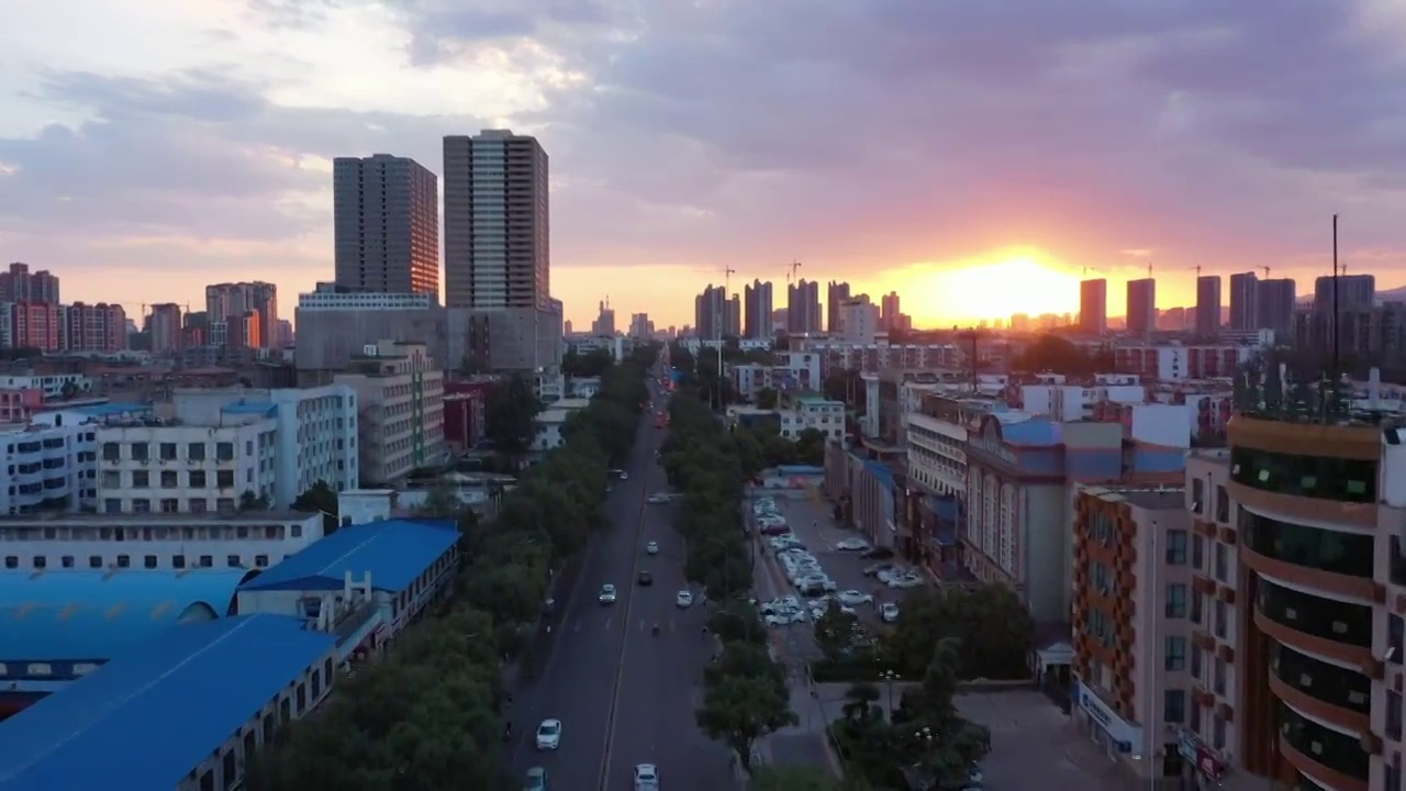 城市晚霞高层建筑视频素材