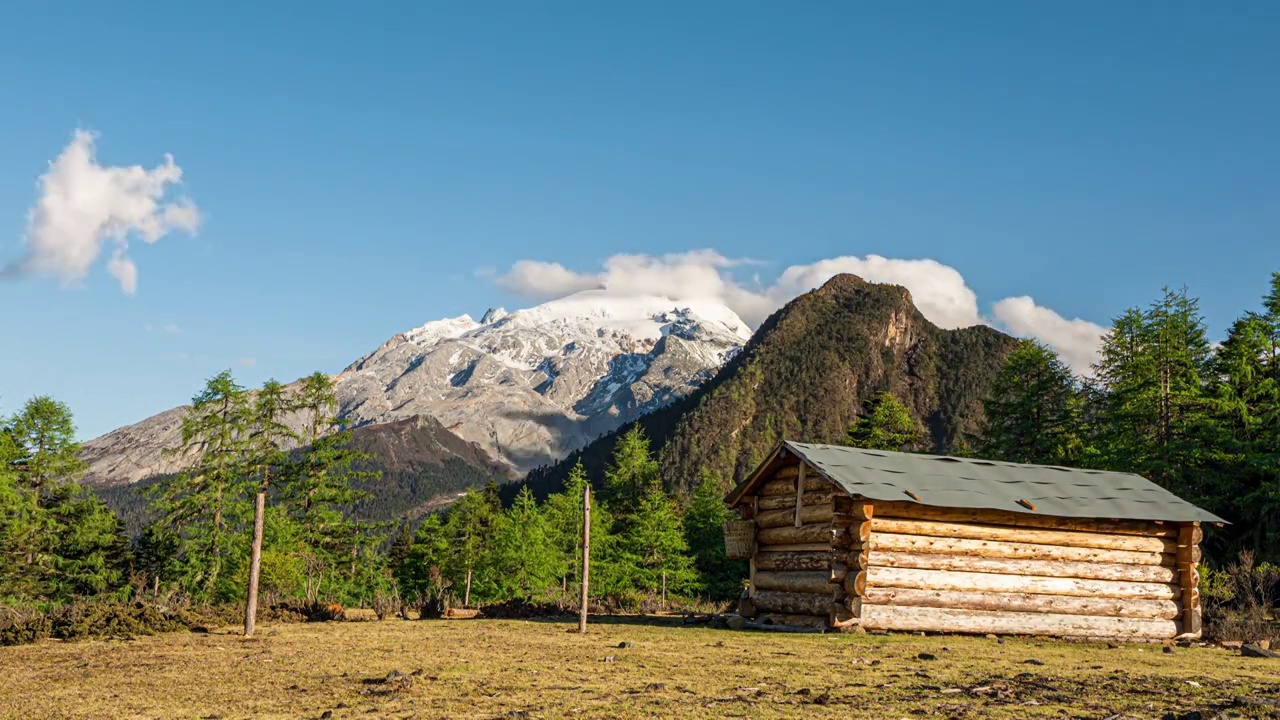 哈巴雪山木屋延时1视频素材