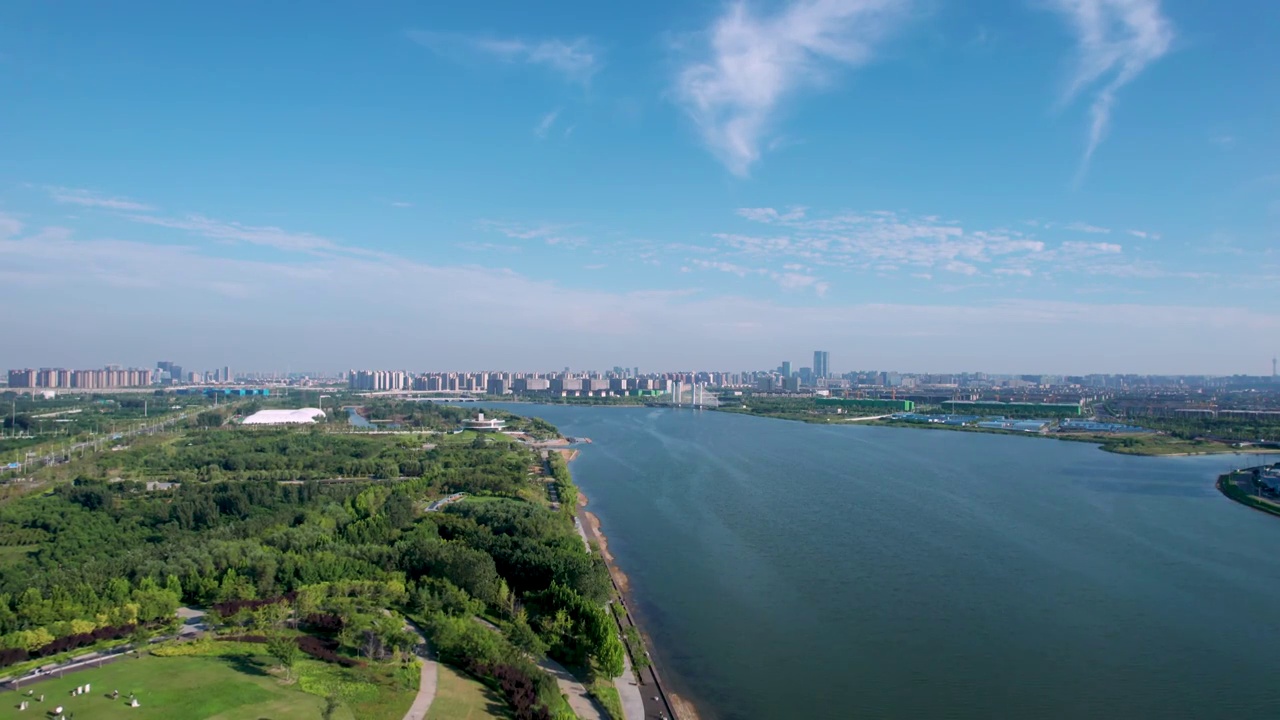 中国河南郑州北龙湖航拍城市风光视频素材