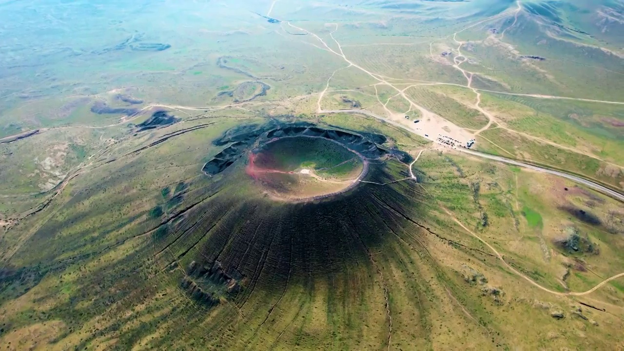 中国内蒙古乌兰察布乌兰哈达火山三号火山航拍视频素材