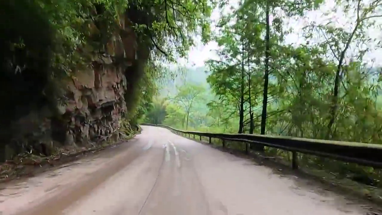 乡村公路傍山险路落石路视频素材