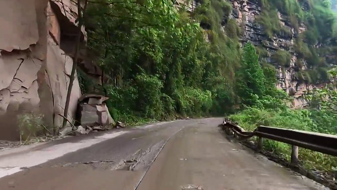 乡村公路傍山险路落石路视频素材