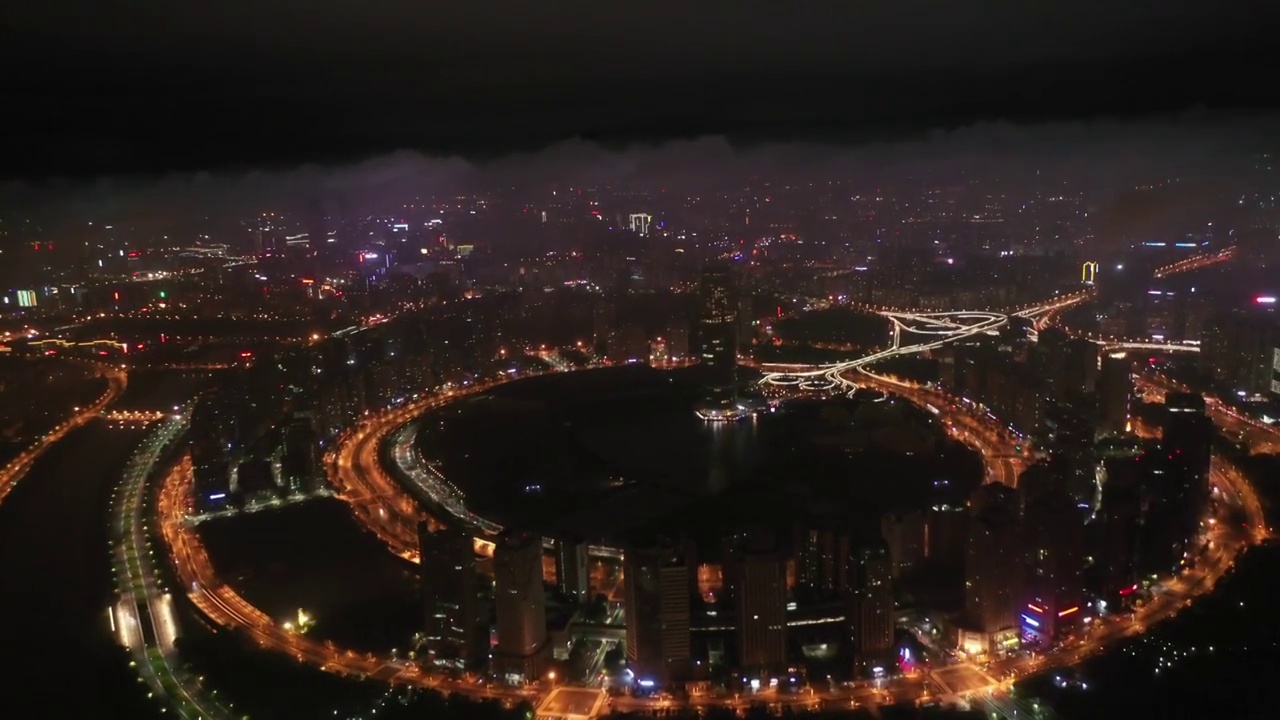 河南郑州夏季城市平流雾夜景航拍视角视频素材