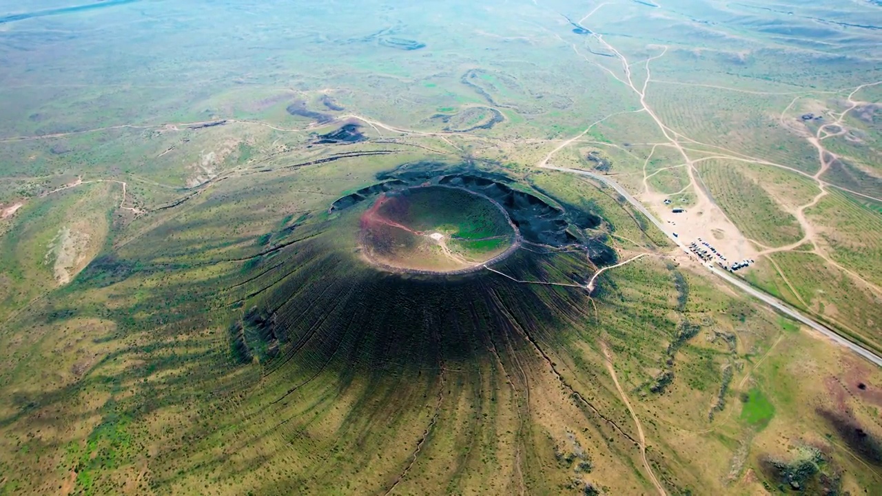 中国内蒙古乌兰察布乌兰哈达火山三号火山航拍视频素材