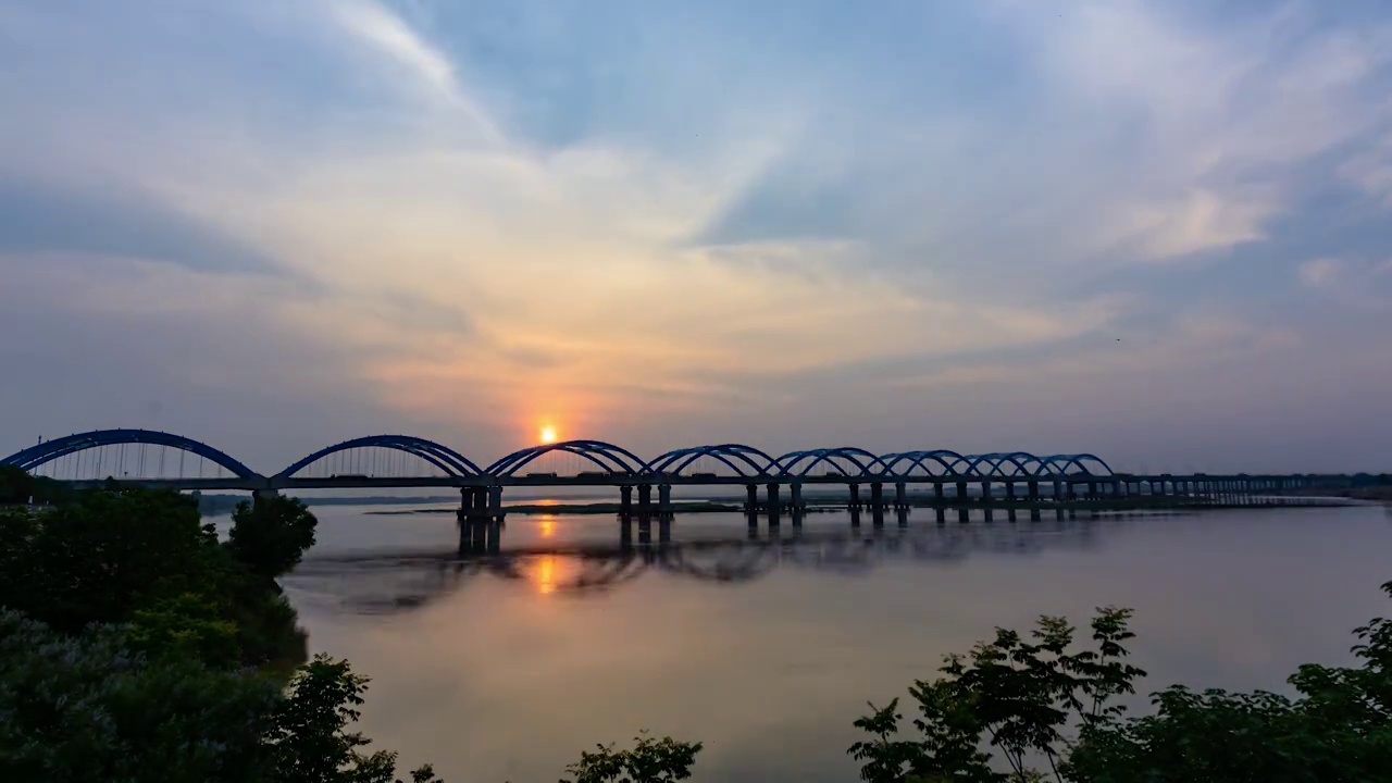 黄河大桥黄河太阳日落延时摄影视频素材