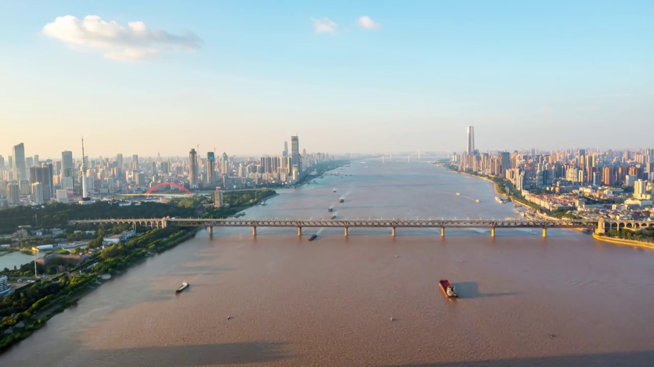 武汉长江两岸城市天际线航拍视频素材