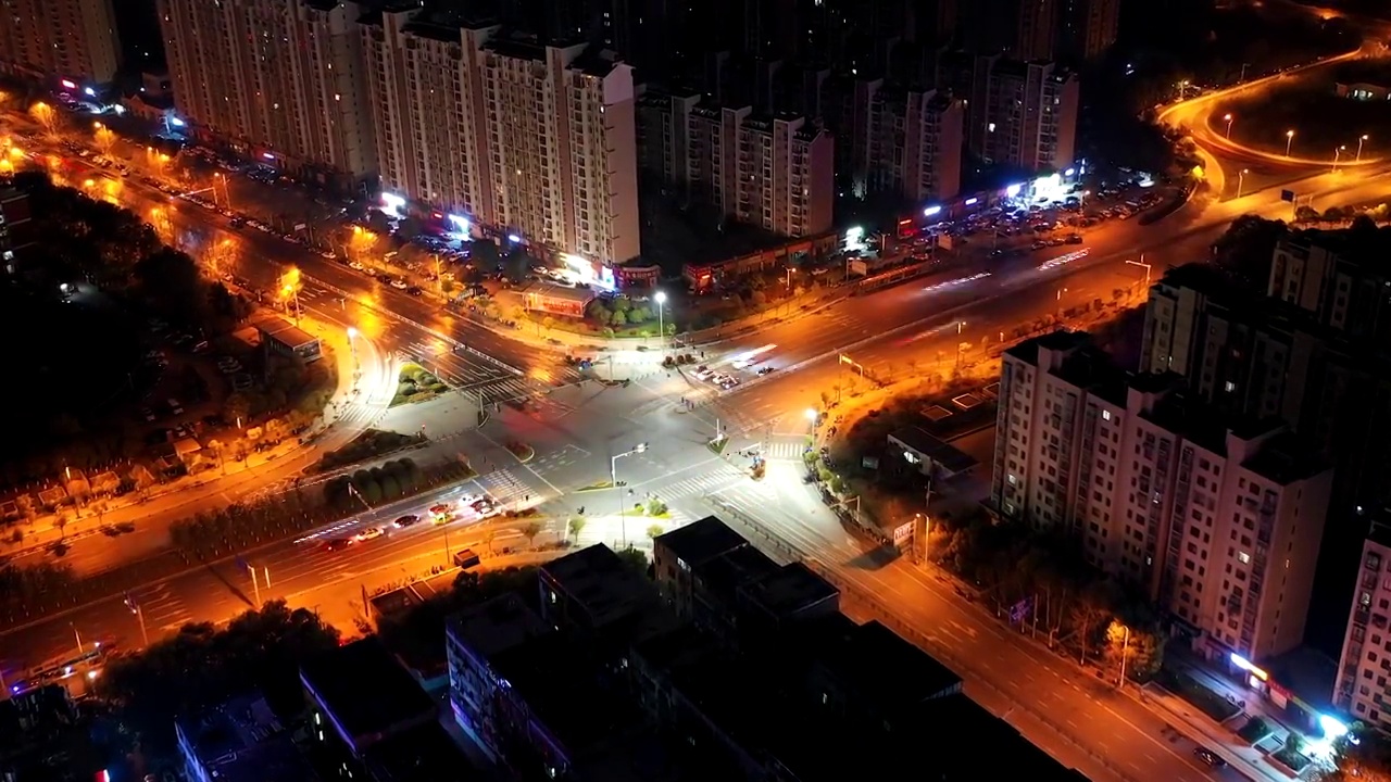 航拍南昌丰和大道与翠苑路交叉路口夜景视频素材