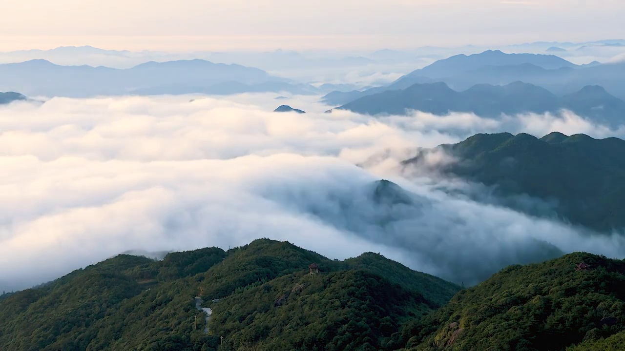 高山云海日出日落信号塔延时航拍视频素材