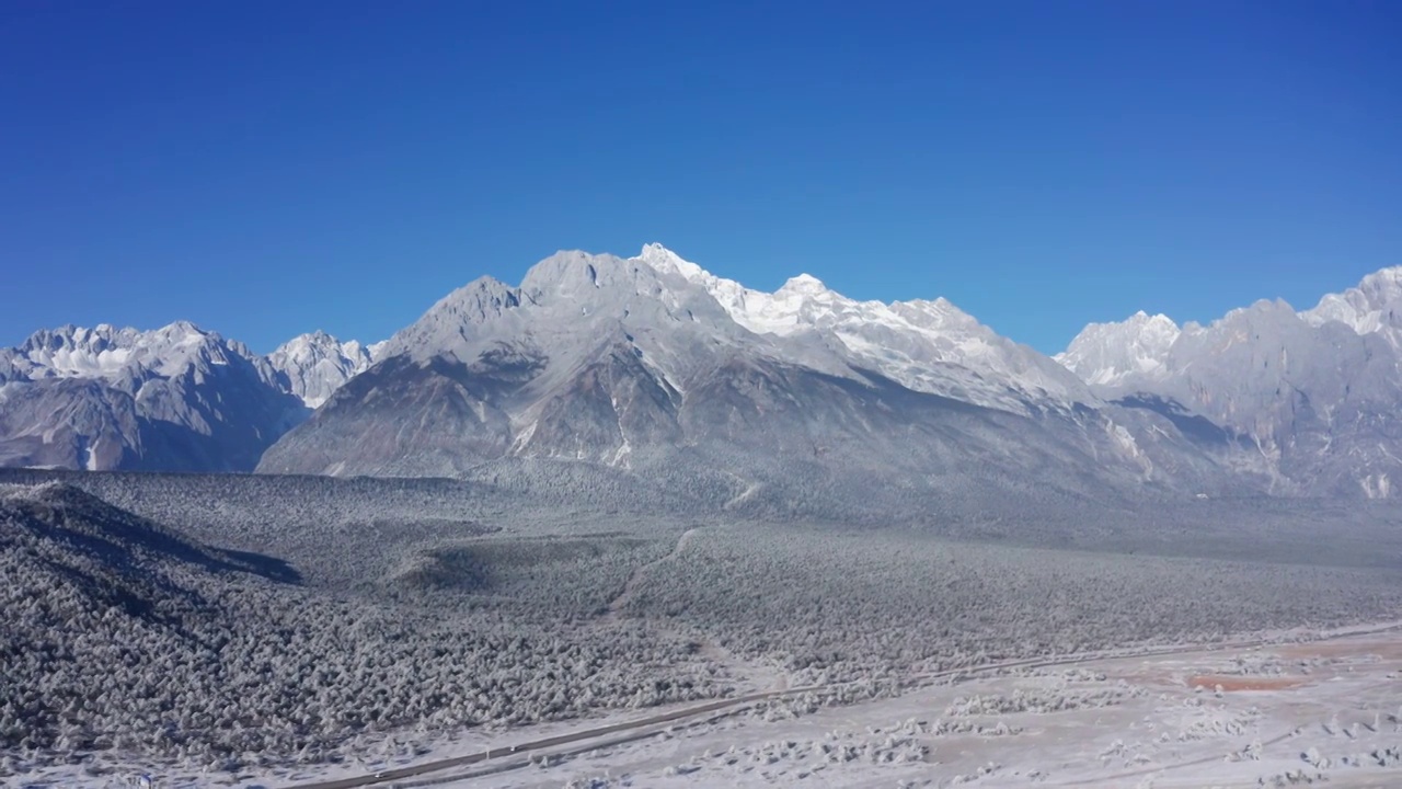 玉龙雪山视频素材画面2