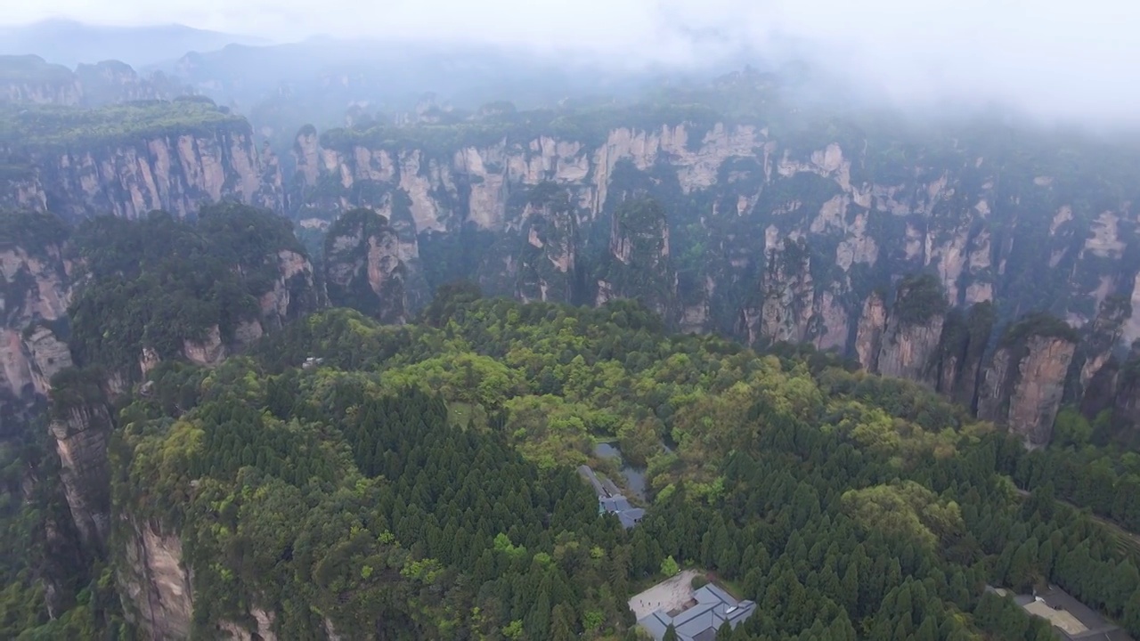 环绕拍摄张家界峡谷视频素材