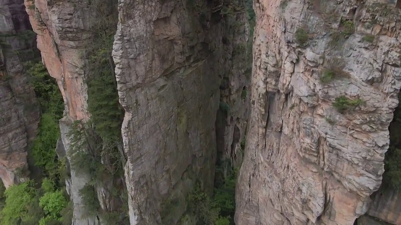 航拍张家界险峻锋利的山峰视频素材