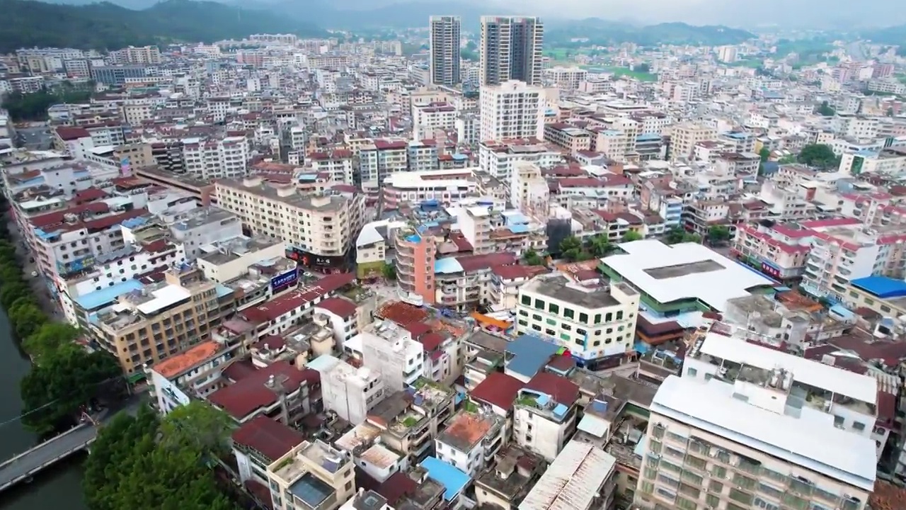 航拍广东省河源市和平县城市全景视频素材