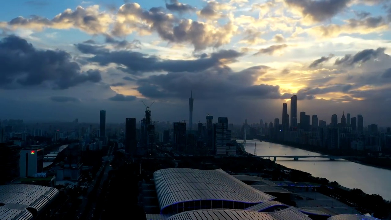 广州琶洲展馆与广州地标的日落延时视频素材