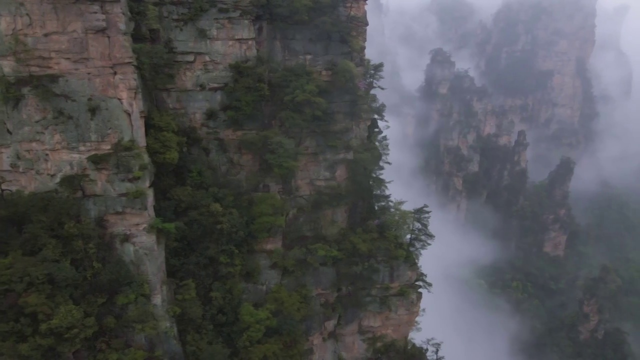 航拍张家界奇峰视频素材