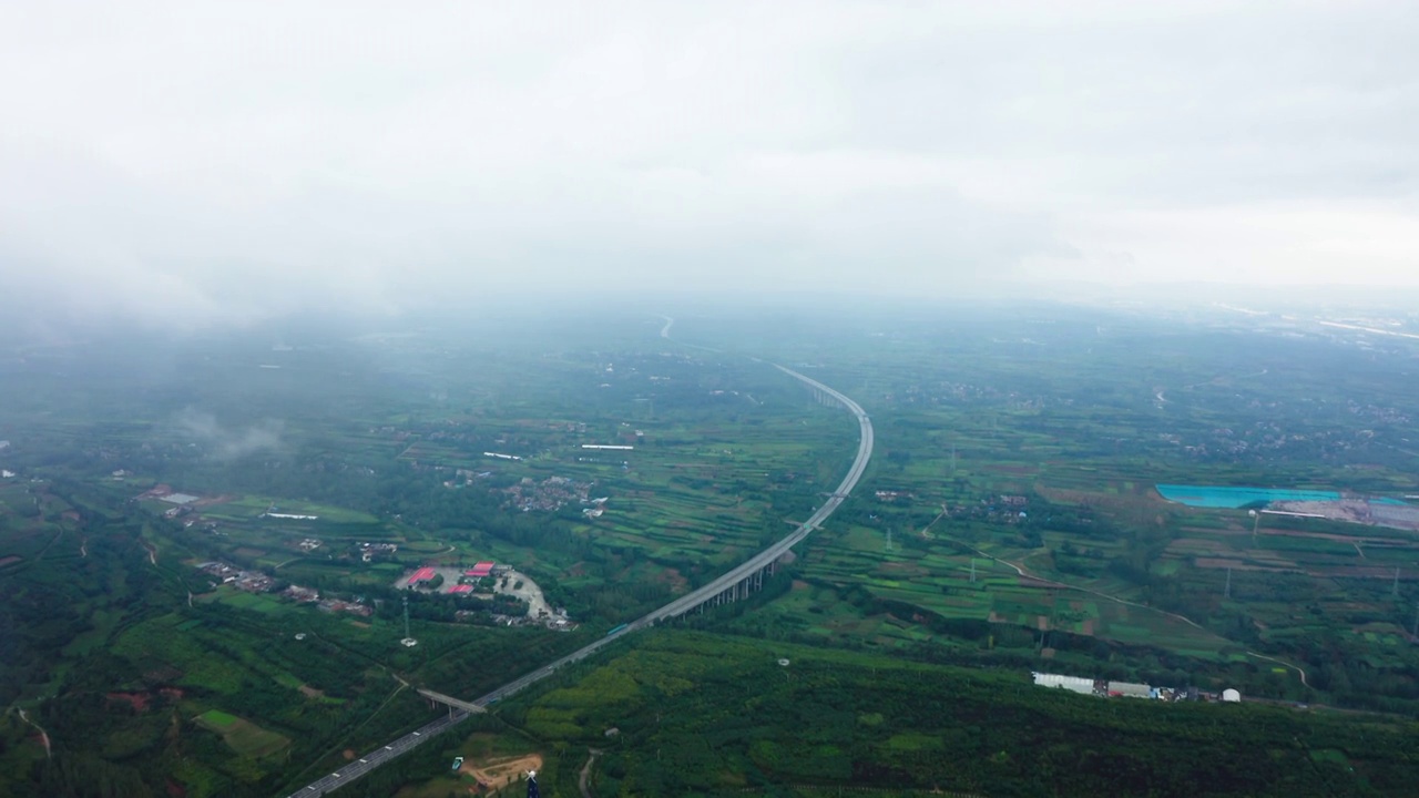 航拍雨后洛阳市乡村公路视频素材