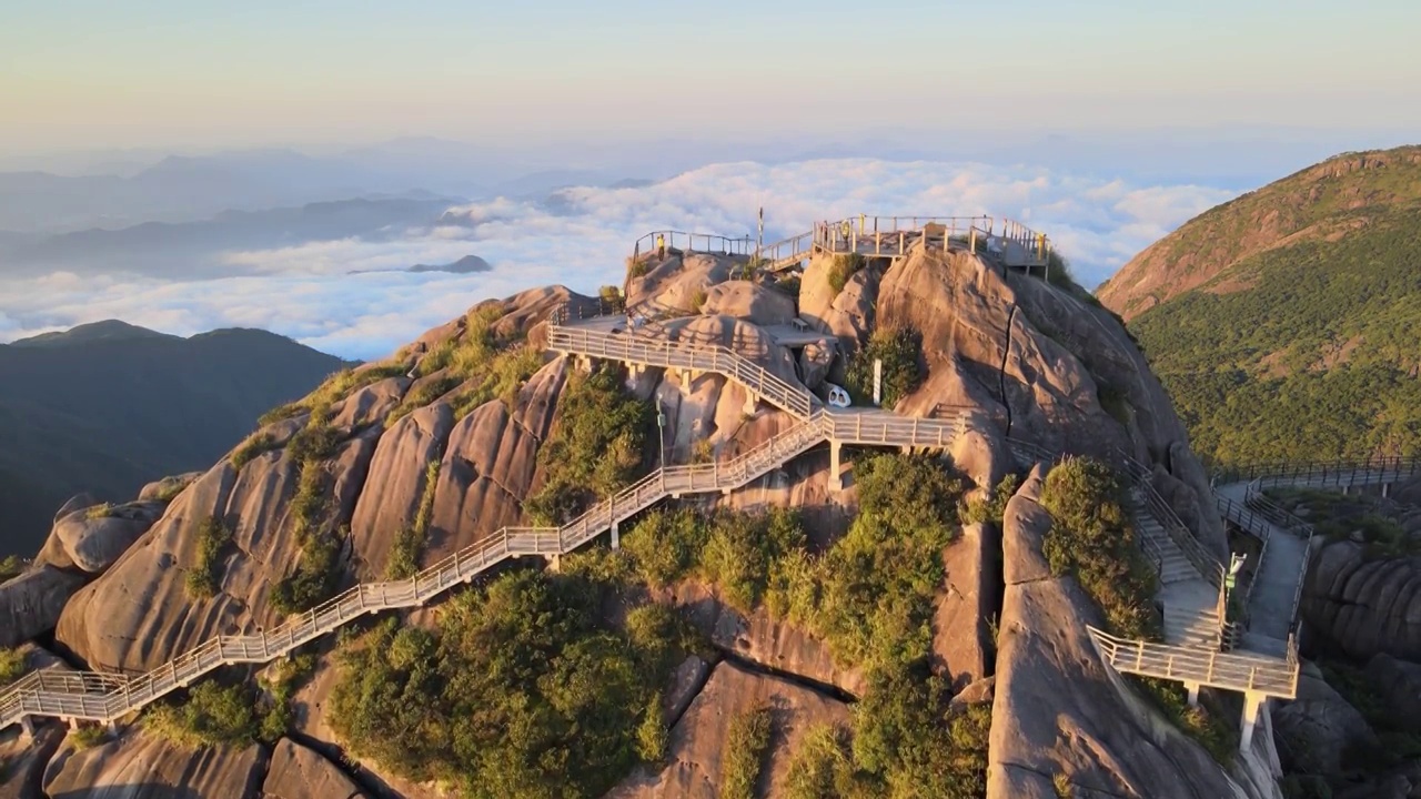 大山怪石头群奇石嶙峋石林航拍云海岩石风景视频素材