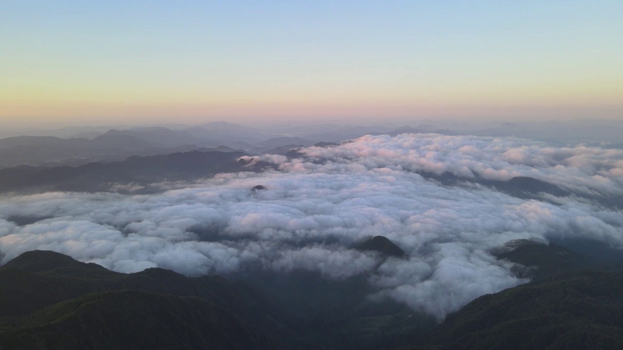 云海日出高山唯美天空山峰山脉云雾缭绕山峰视频素材