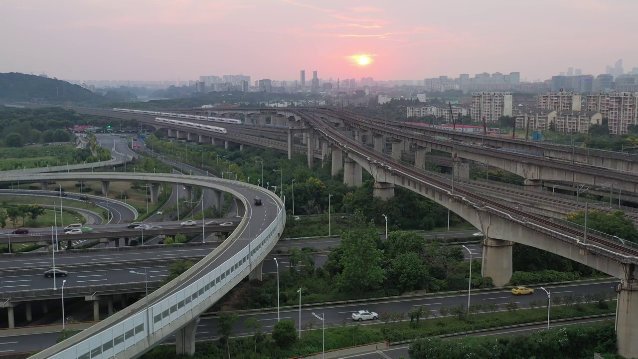 公路和铁路交通视频素材