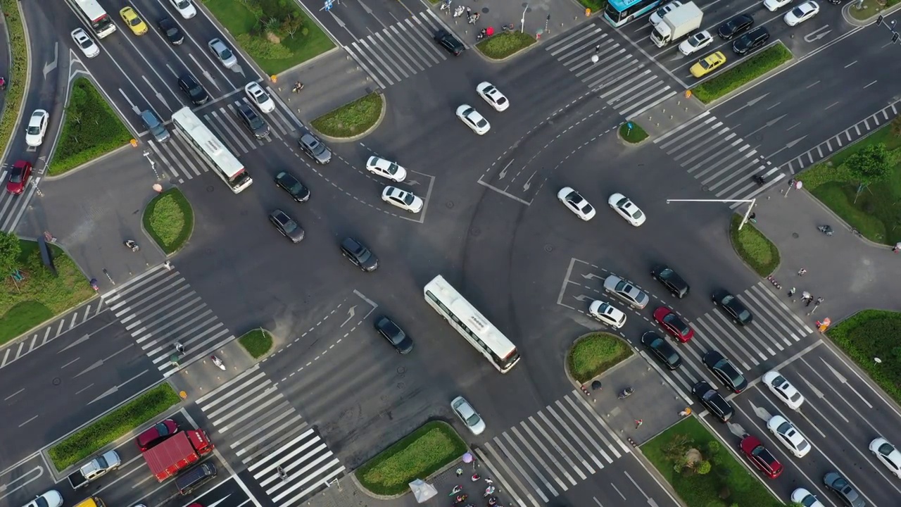 俯拍城市街道交通视频素材