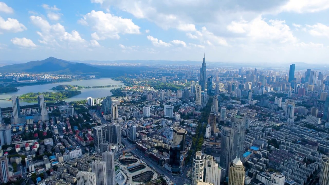 中国江苏南京紫峰大厦和城市天际线航拍风光视频素材