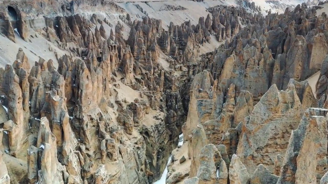 西藏日喀则牧村土林奇林峡风光视频素材