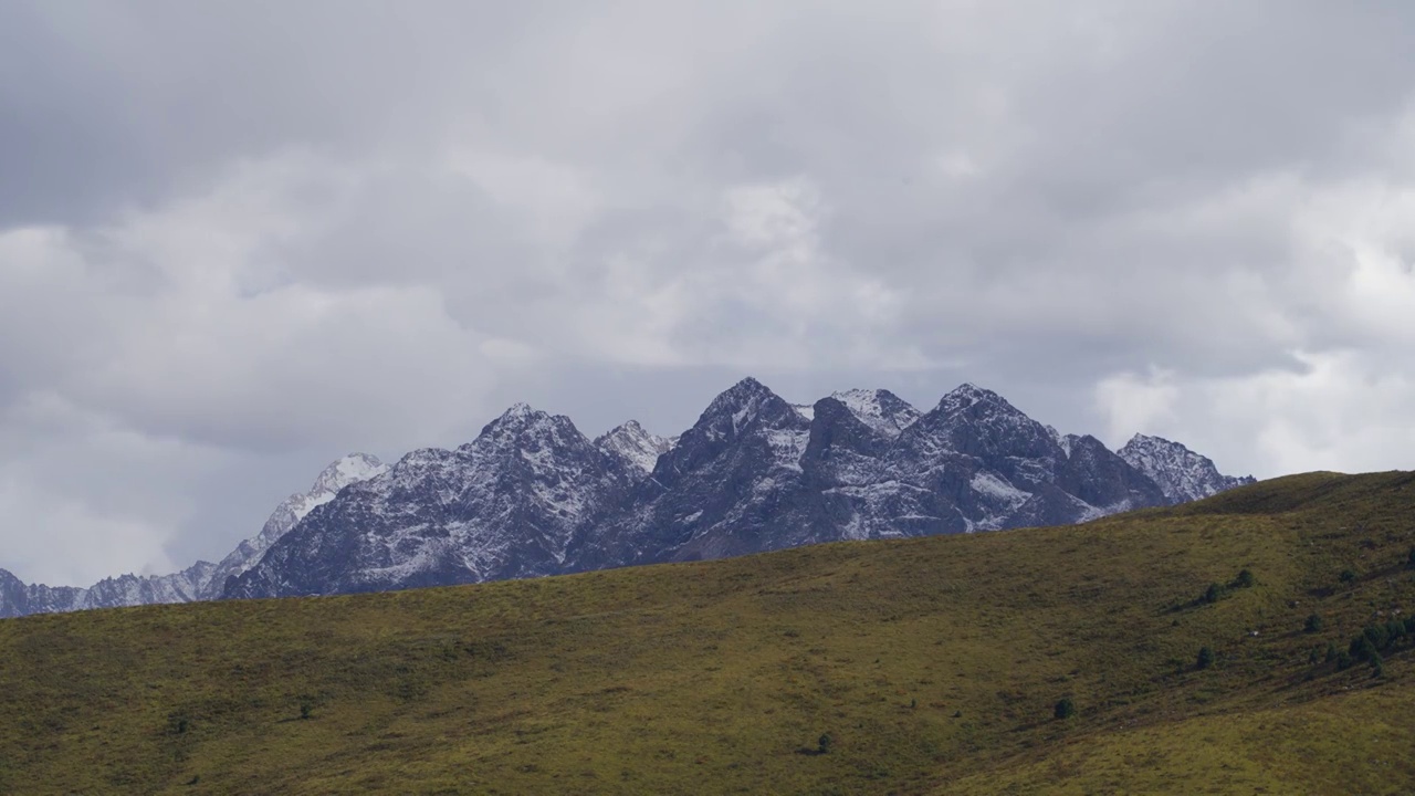 四川甘孜州著名雪山延时摄影，四川著名山峰延时风光视频素材