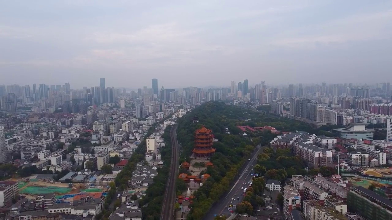 武汉 武昌区 汉阳区 晴川大道  武汉长江大桥 黄鹤楼 晴川视频素材