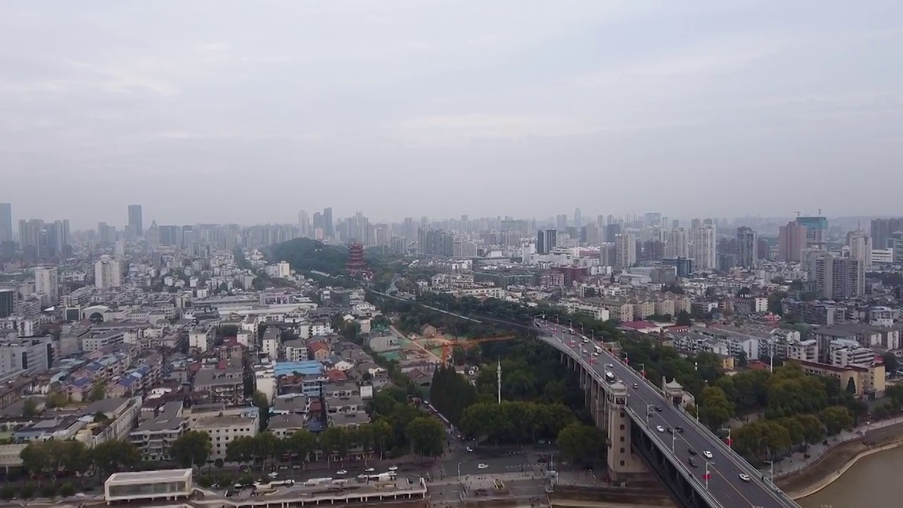 武汉 武昌区 汉阳区 晴川大道  武汉长江大桥 黄鹤楼 晴川视频素材