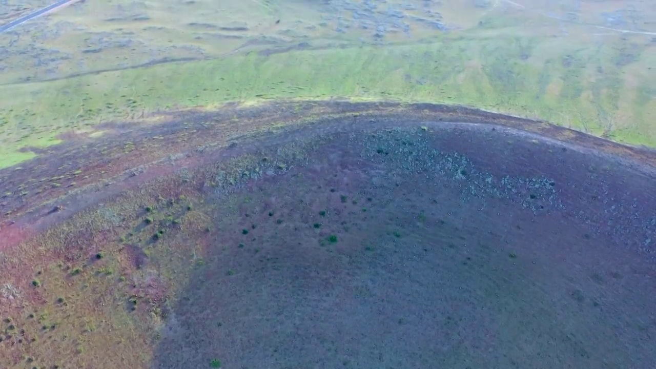 航拍鸟瞰内蒙乌兰哈达火山视频素材