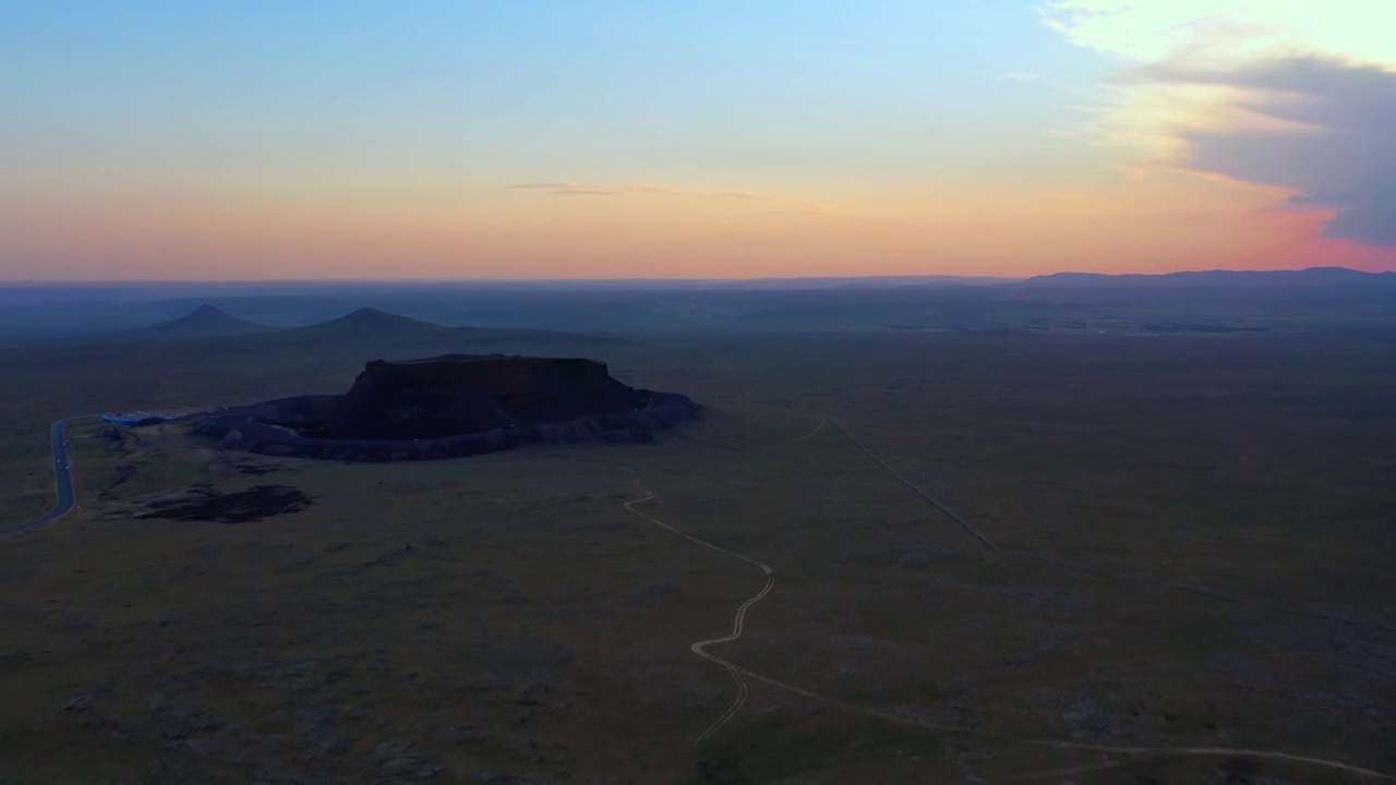 航拍内蒙乌兰哈达火山夕阳视频素材