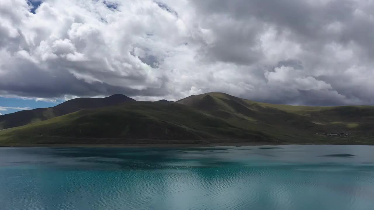 羊卓雍措，羊湖，湖泊，水域，高原，西藏，多云，宁静，山南地区视频素材