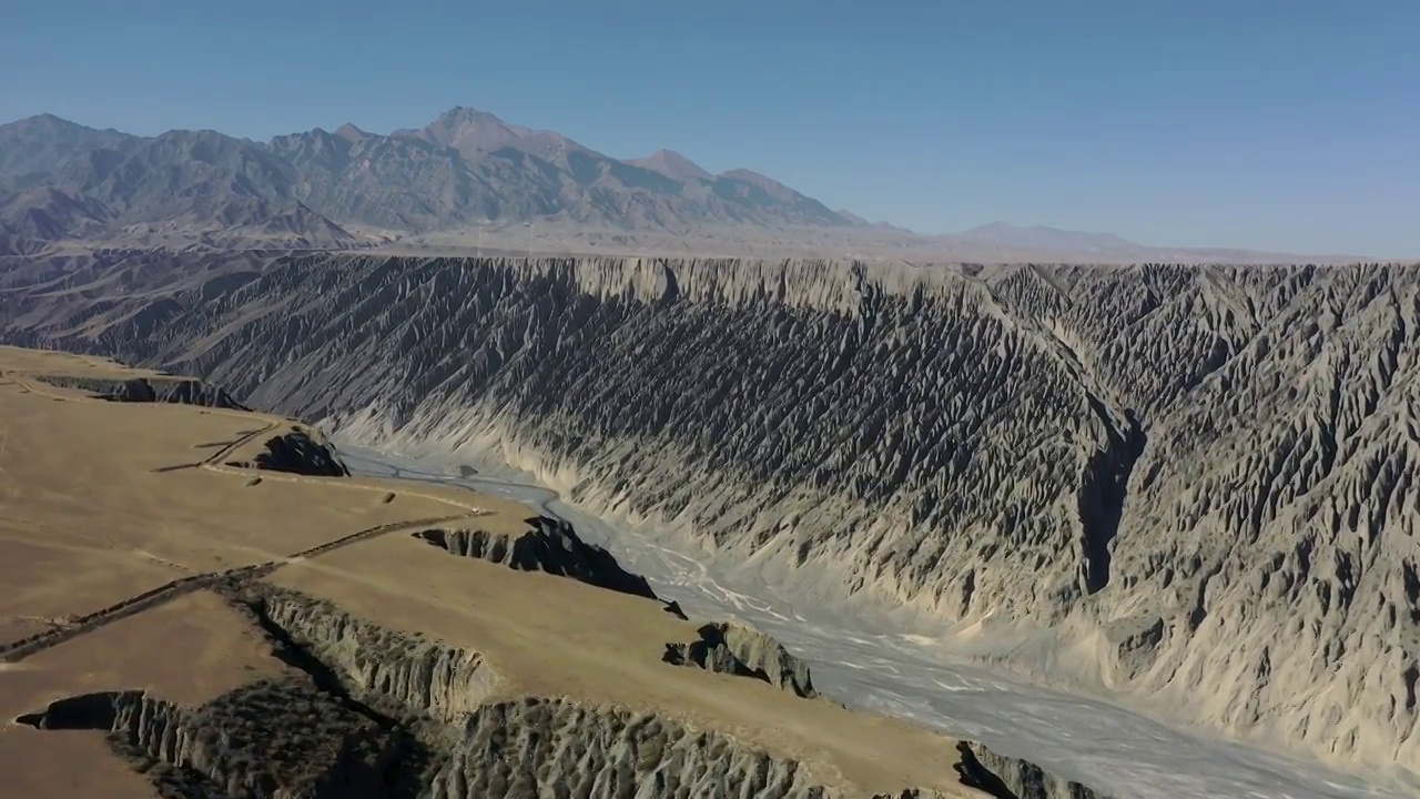 独山子大峡谷，晴朗，山谷，峡谷，干旱，独库公路，河谷，炎热视频素材