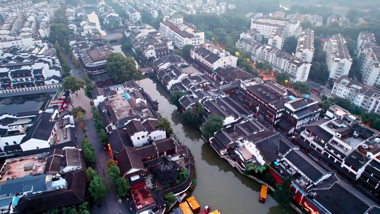 中国江苏南京秦淮河上河道清晨航拍视频素材