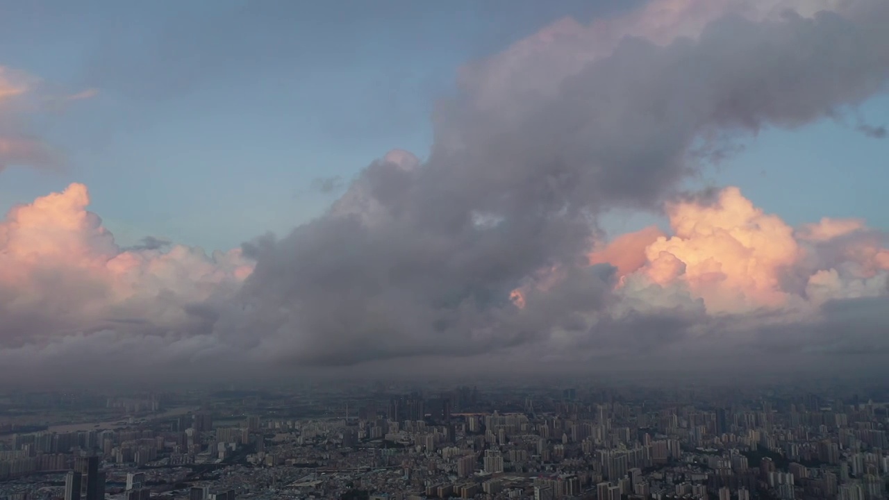 朝霞与航班视频素材