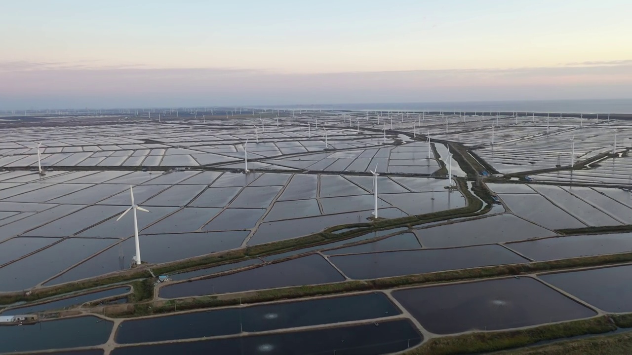 江苏盐城沿海的风电场视频素材