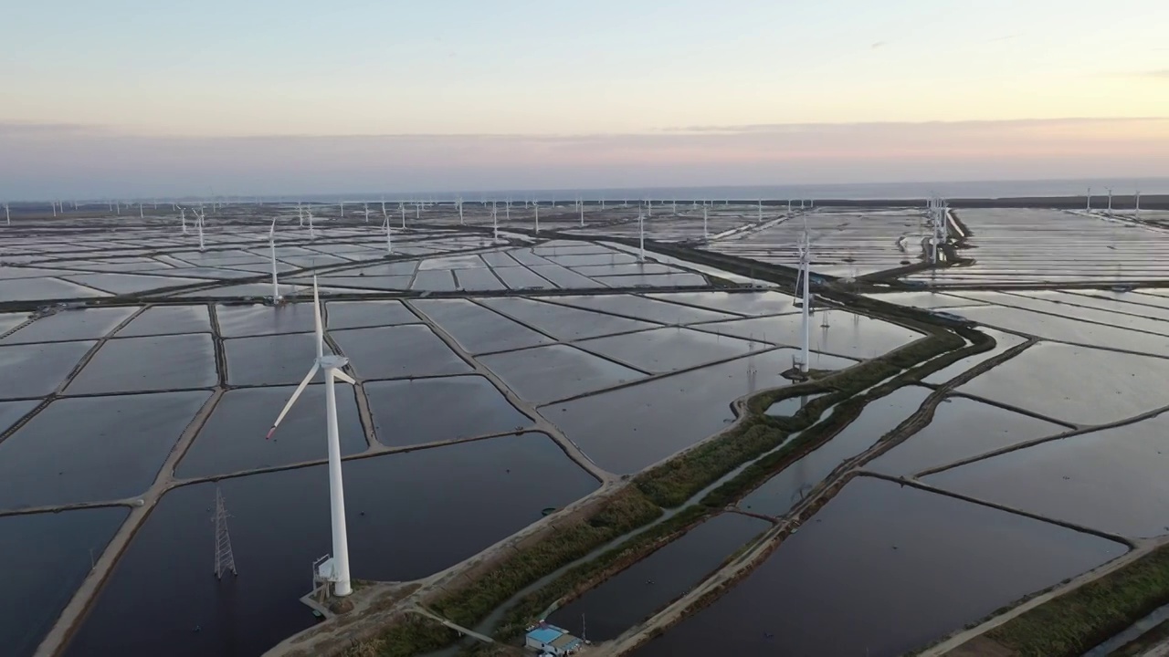 江苏盐城沿海的风电场视频素材