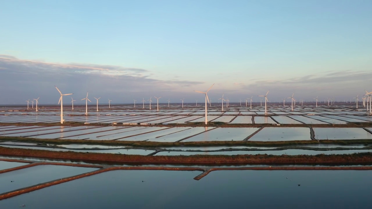 江苏盐城沿海的风电场视频素材