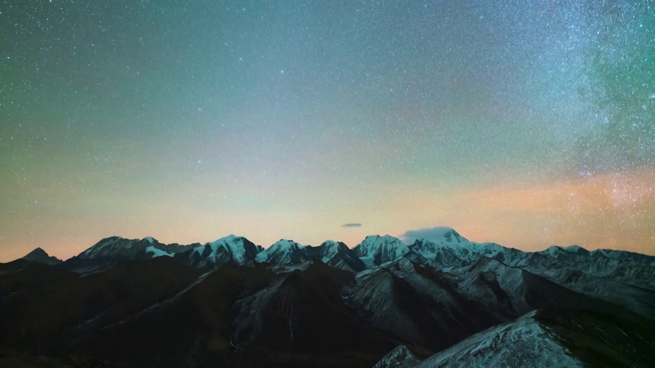 贡嘎雪山流星雨视频素材