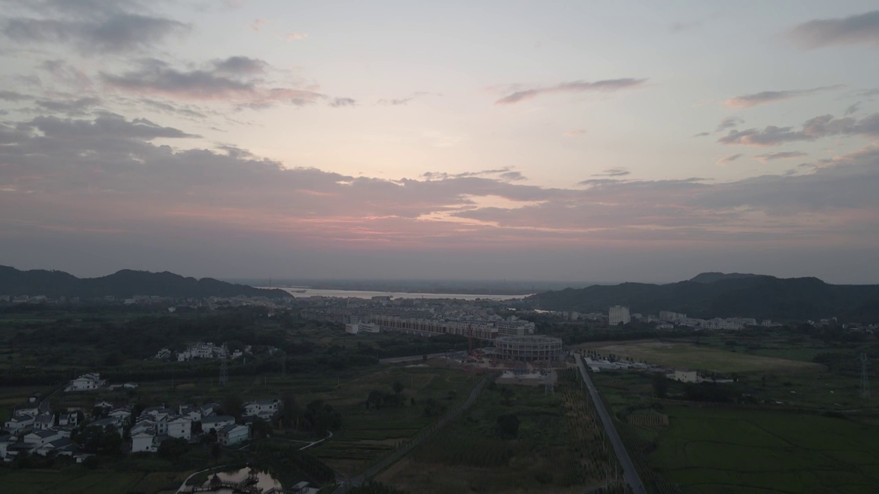 4K航拍日落，晚霞，云景，河流，田园风光视频素材