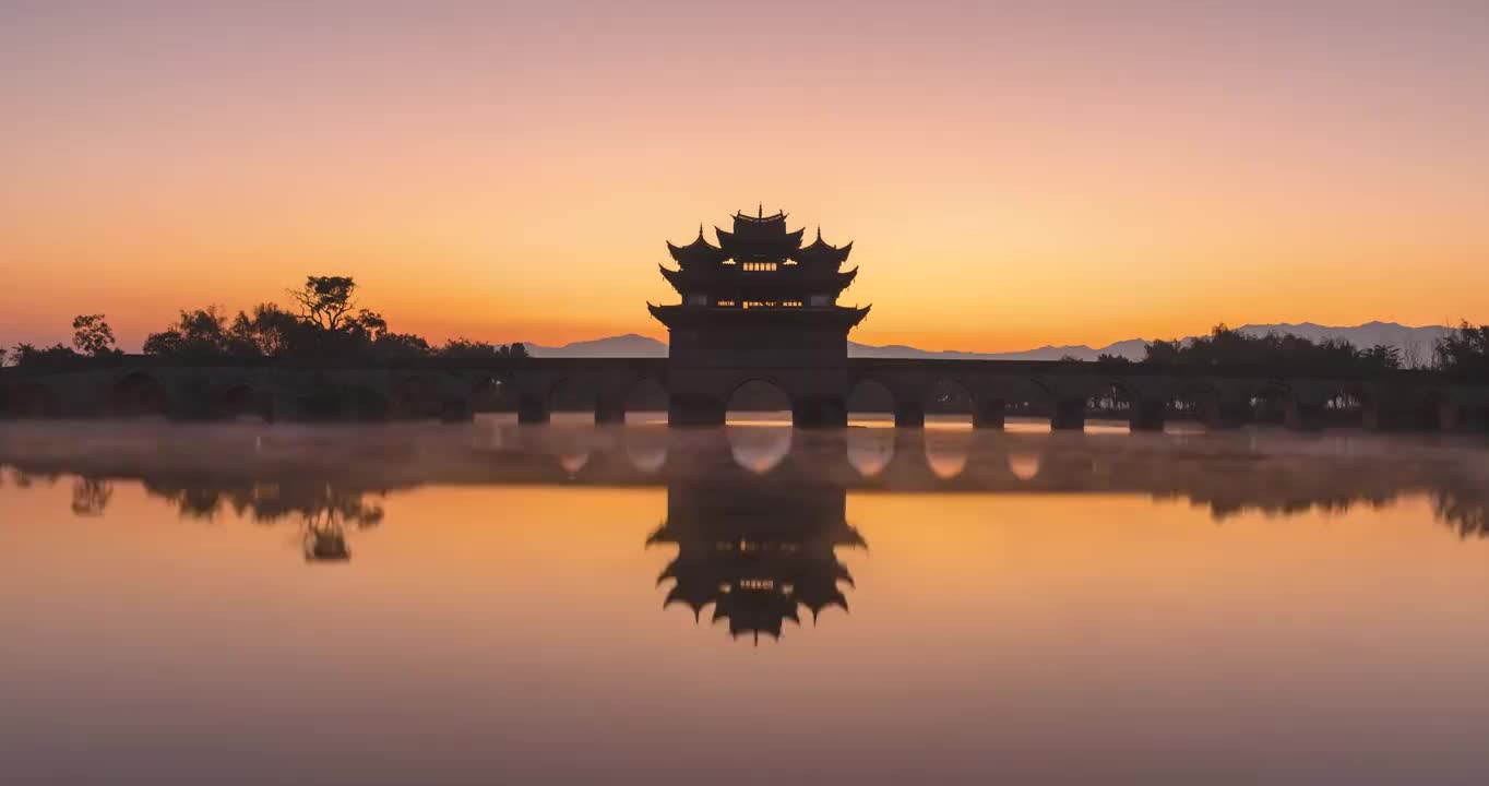 云南省红河州建水县十七孔桥日出视频素材